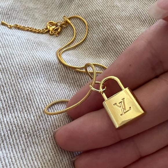 LV Necklace - Picture 5 of 6